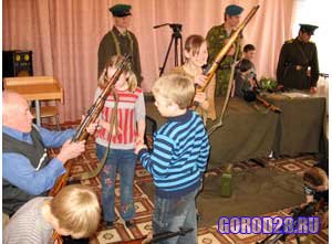 Сотрудники амурского ФСБ побывали в детском доме